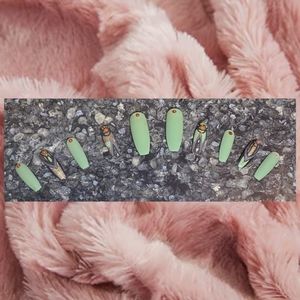 Green Behaviour Press on Nails